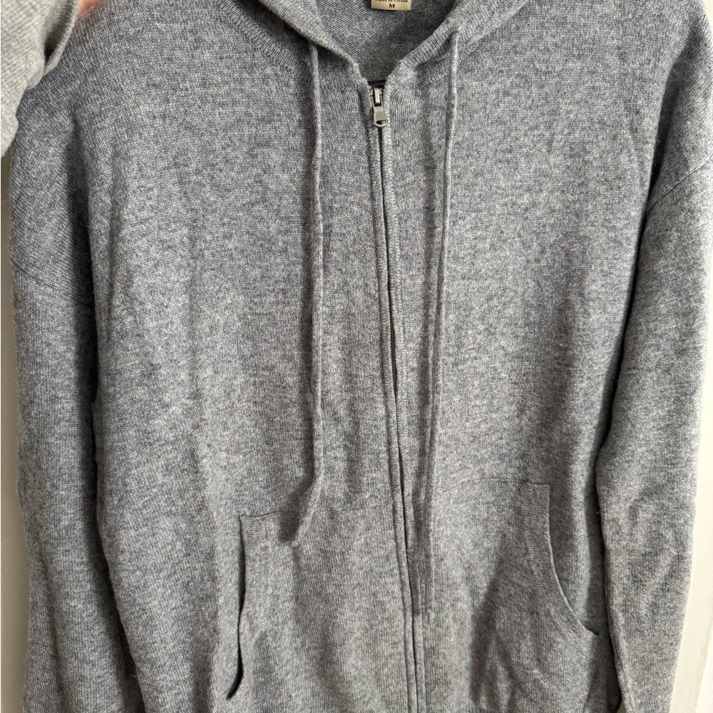 Amicale Cashmere Zip-Up Sweater in Soft Gray
